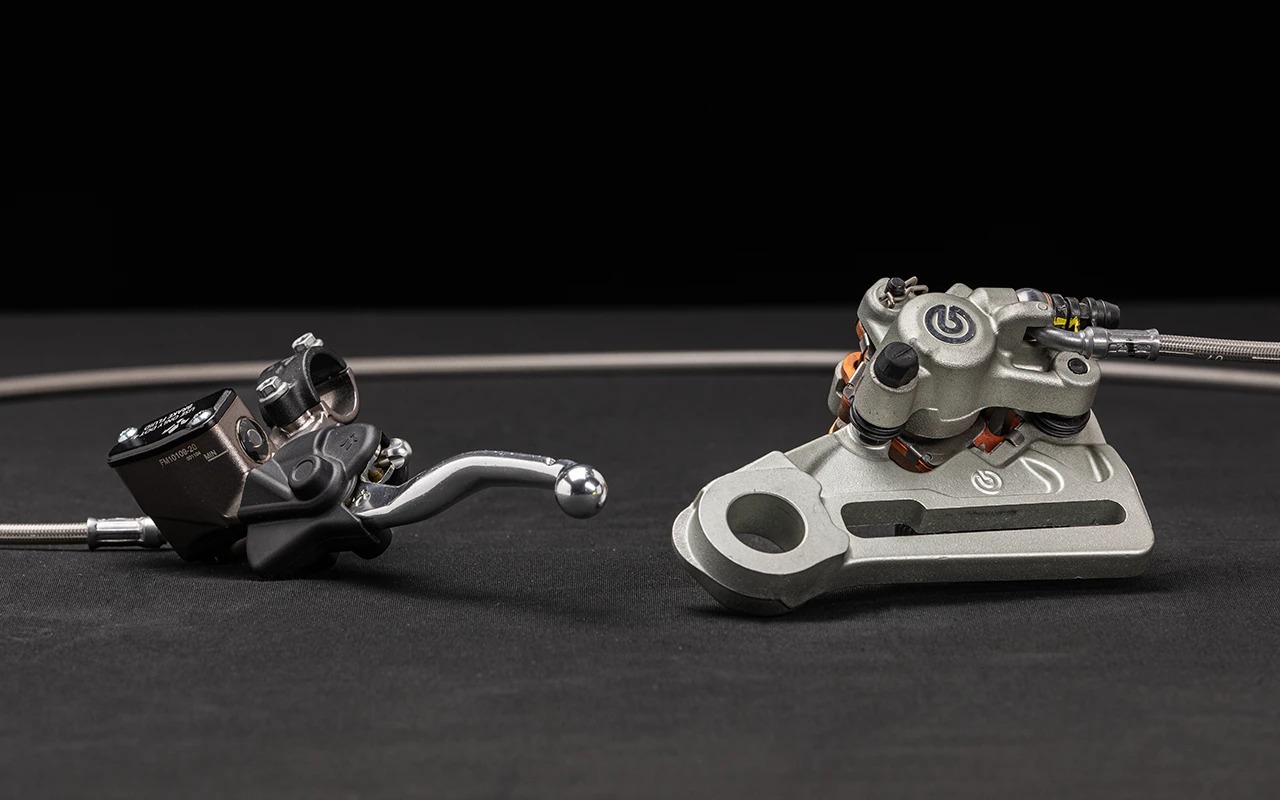 pDeuOTyNke_Brake assembly.jpg